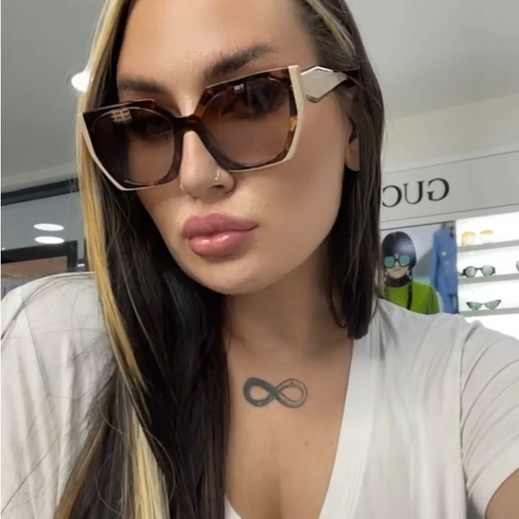 Authentic💯- Prada Eyewear Collection sunglasses SPR15W_E01R_F00A6_C_054 - Picture 4 of 13